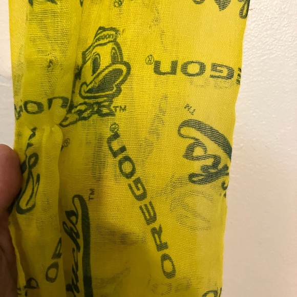 🌈 Go Ducks! Infinity lightweight scarf yellow with ducks logo University of Oreg - Picture 3 of 4